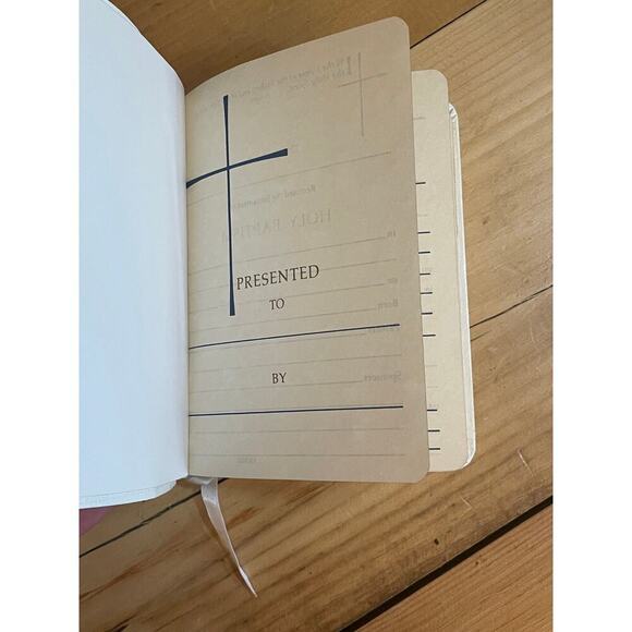 The book of common prayer. Oxford University Press. 1990. VTG. WHITE/gold.#7402 - Picture 2 of 6